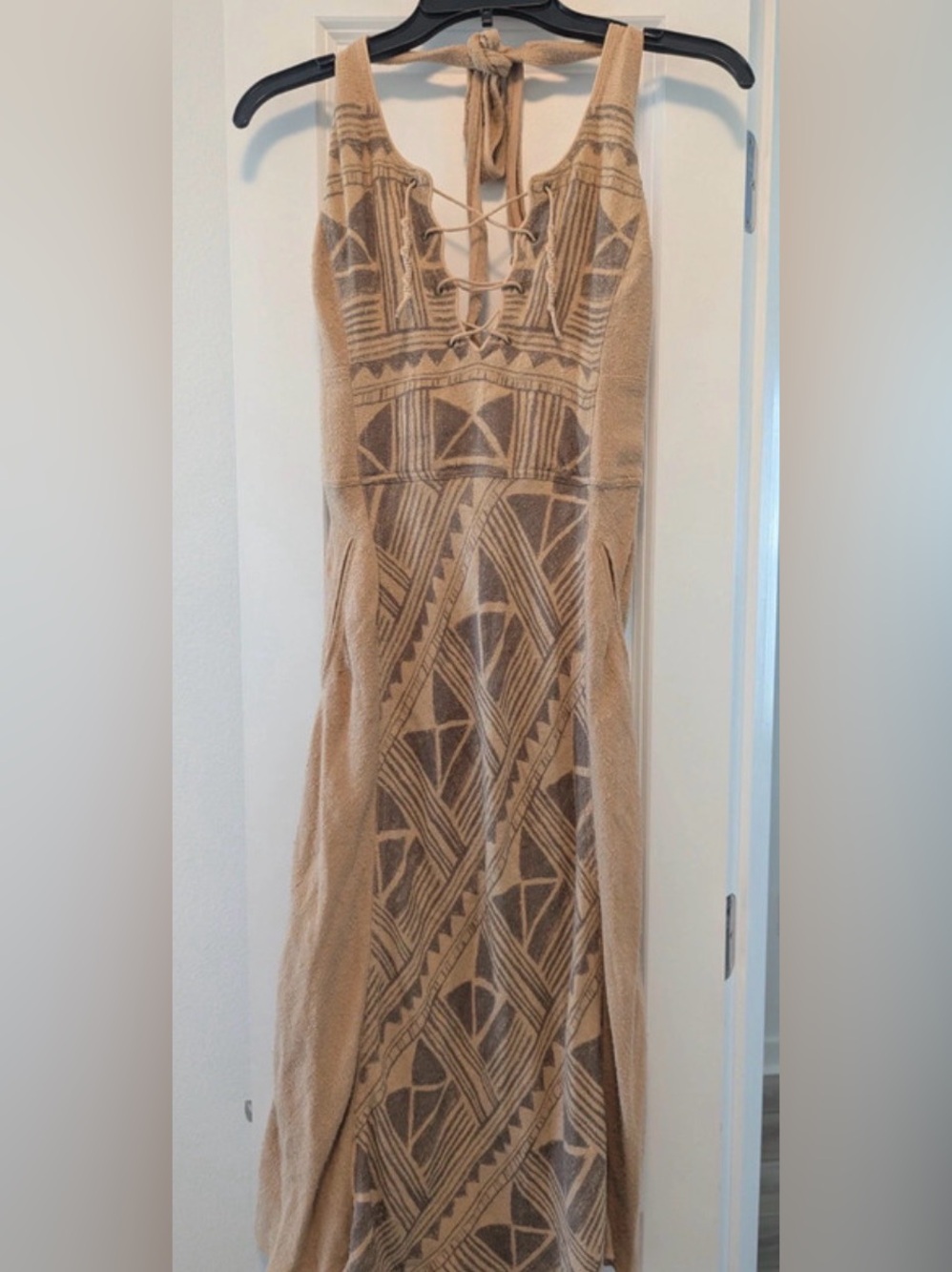 Aritzia Wilfred 100% Raw Silk Lace-Up Halter Maxi Dress Tan Geometric Small